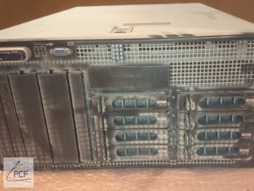 Server Hardware mit Baustaub verschmutzt